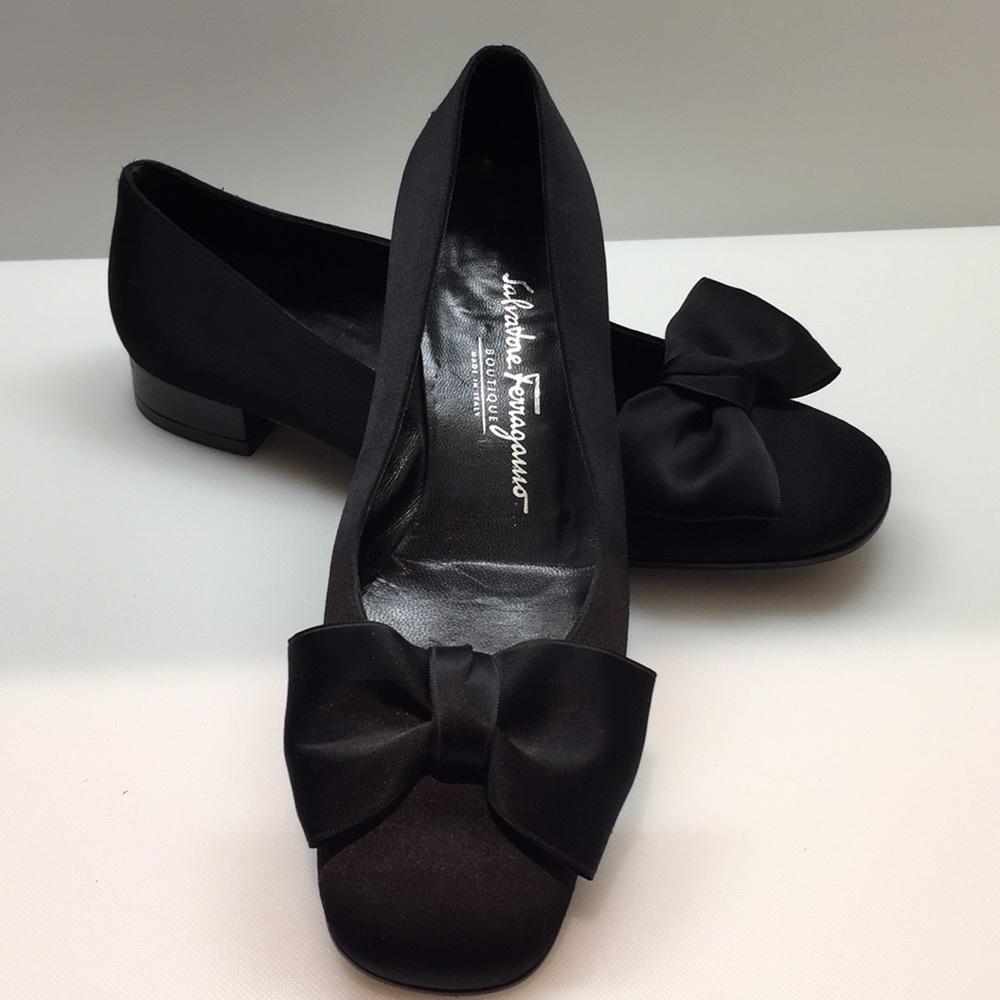 Size 5.5 Ferragamo black bow slip on shoes